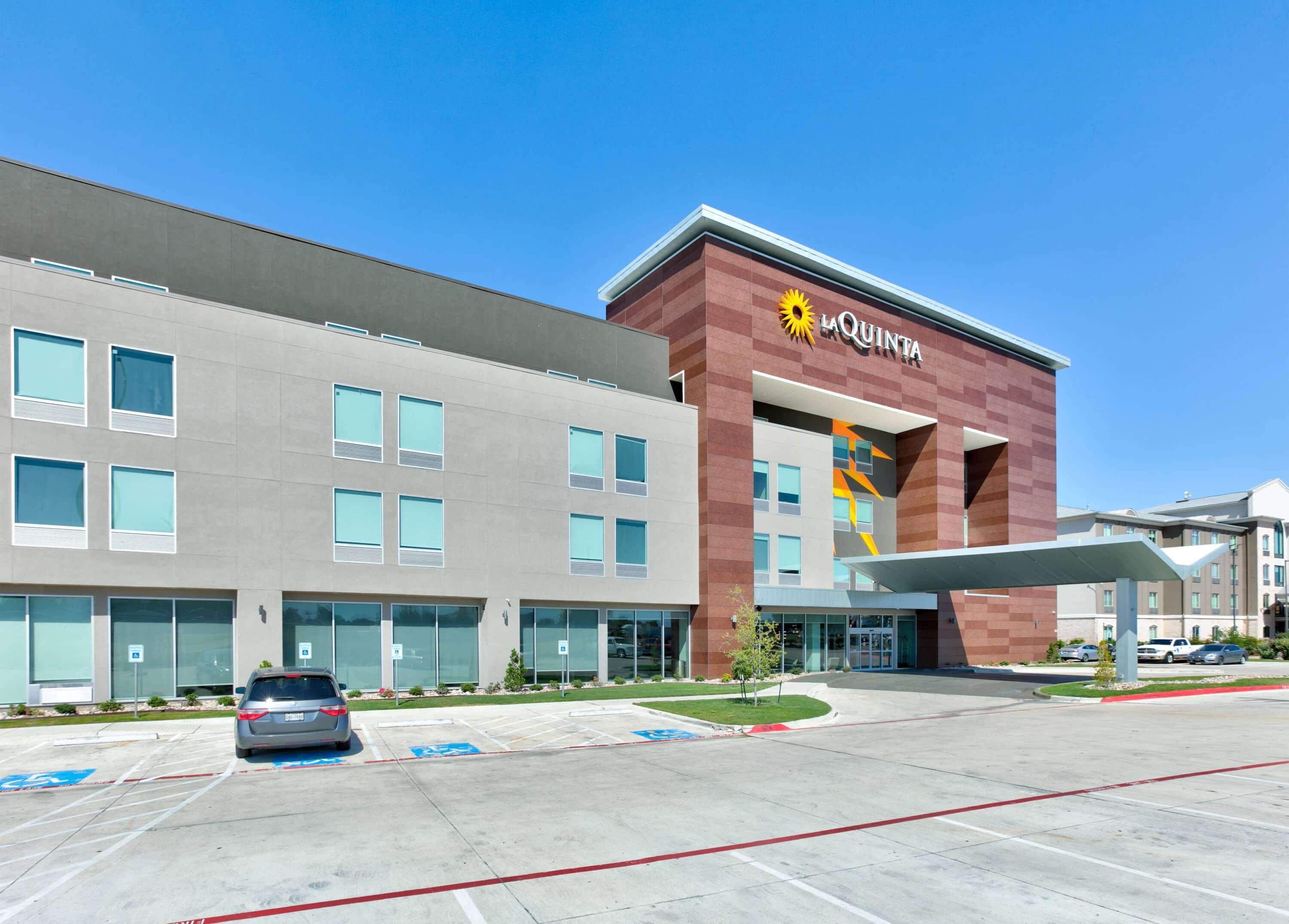 La Quinta Inn & Suites By Wyndham Dallas/Fairpark מראה חיצוני תמונה