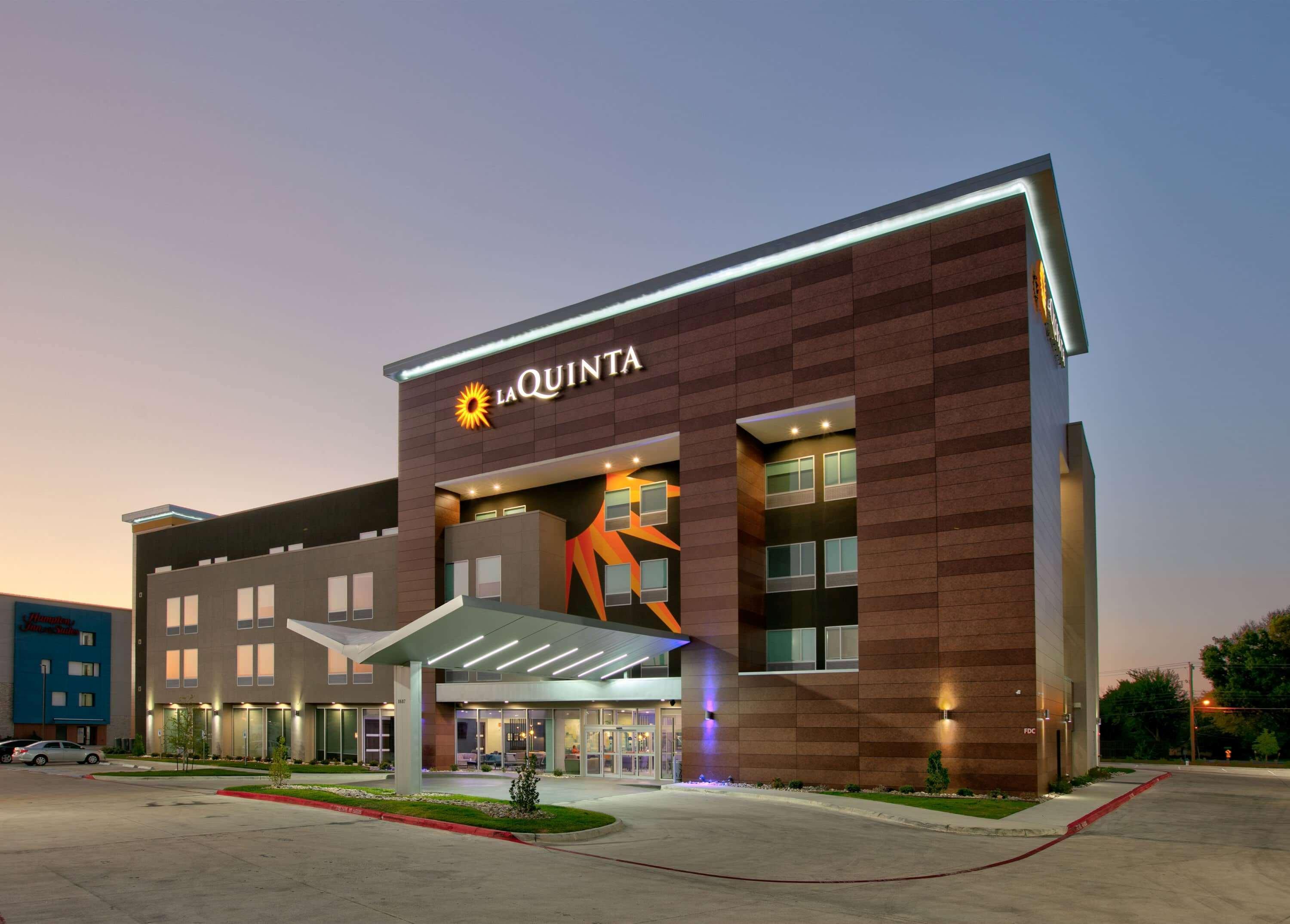 La Quinta Inn & Suites By Wyndham Dallas/Fairpark מראה חיצוני תמונה