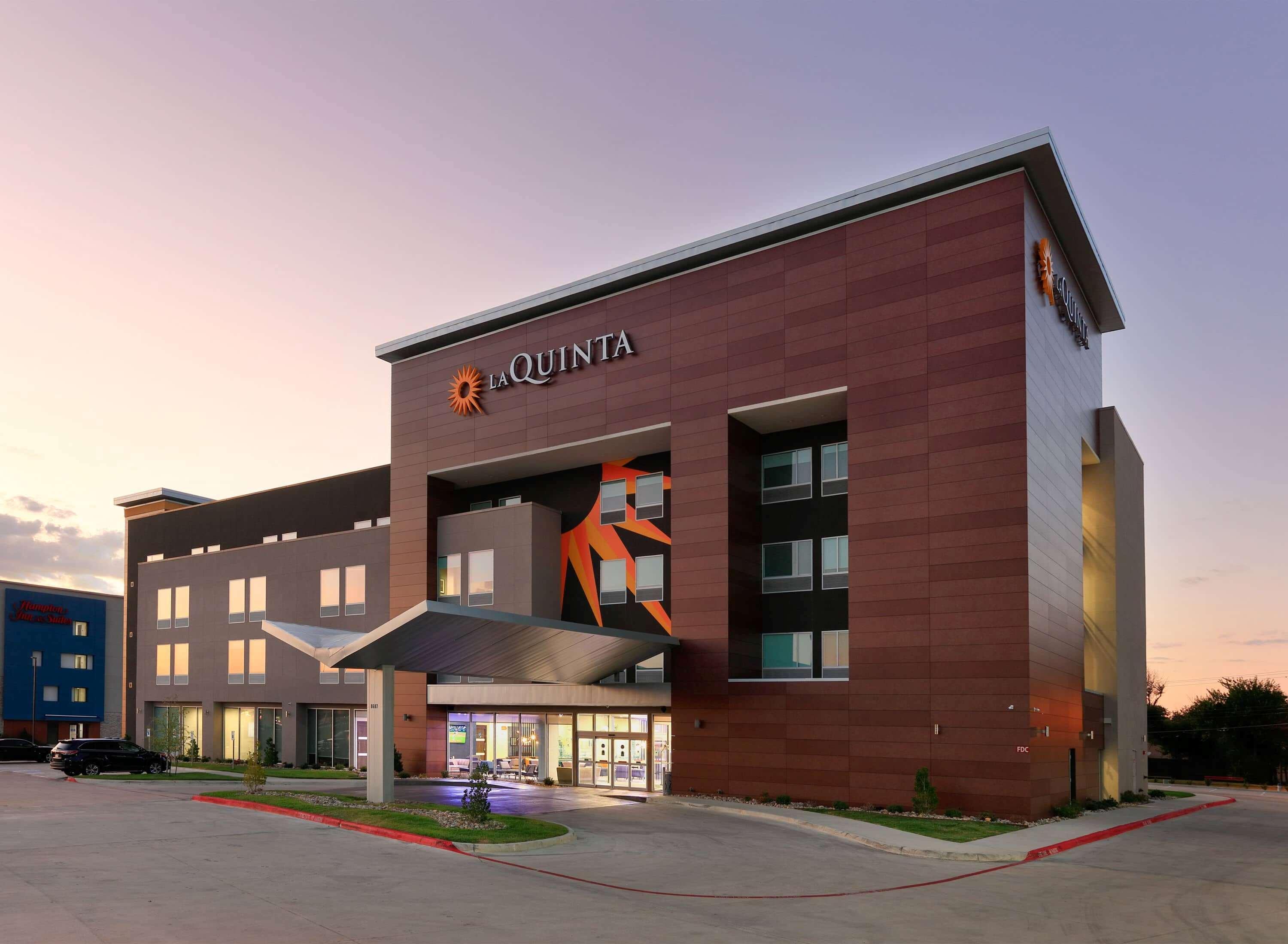 La Quinta Inn & Suites By Wyndham Dallas/Fairpark מראה חיצוני תמונה