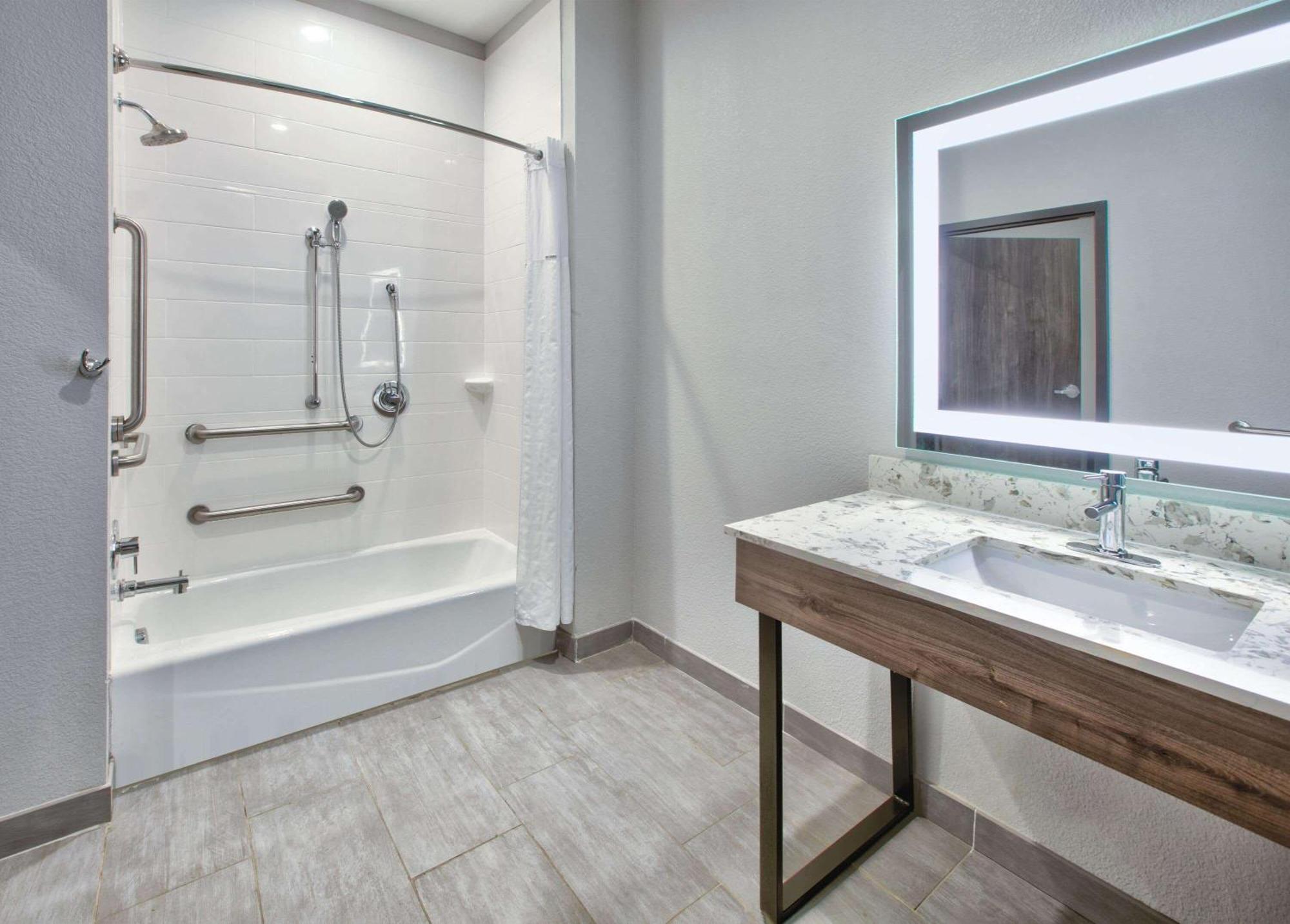 La Quinta Inn & Suites By Wyndham Dallas/Fairpark מראה חיצוני תמונה